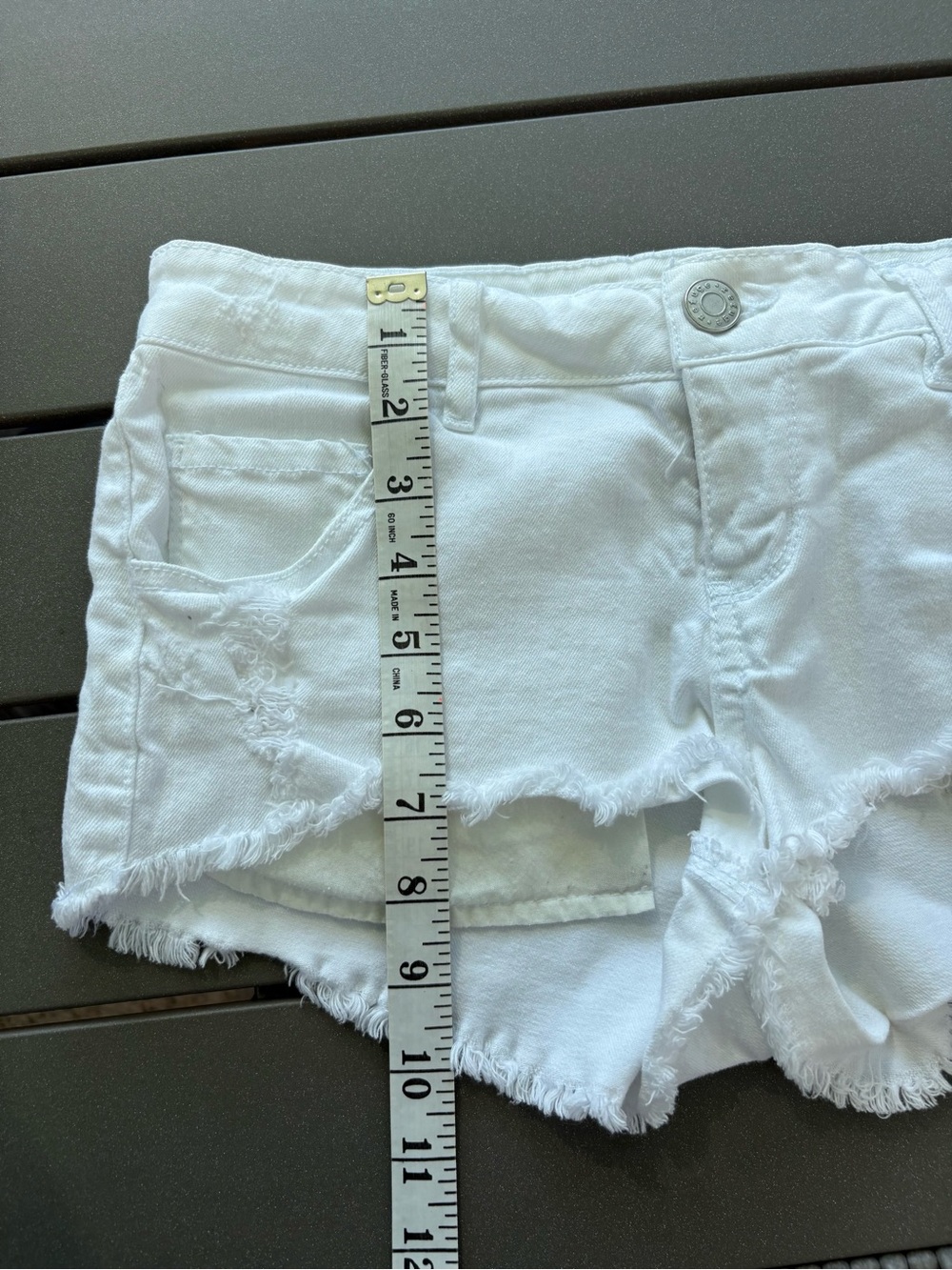 Vintage Y2K Refuge Distressed White Denim Low Cut Shorts Size 6 - Picture 8 of 8